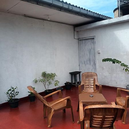 Lovely Flowers In Mount Lavinia Dehiwala-Mount Lavinia Exterior photo